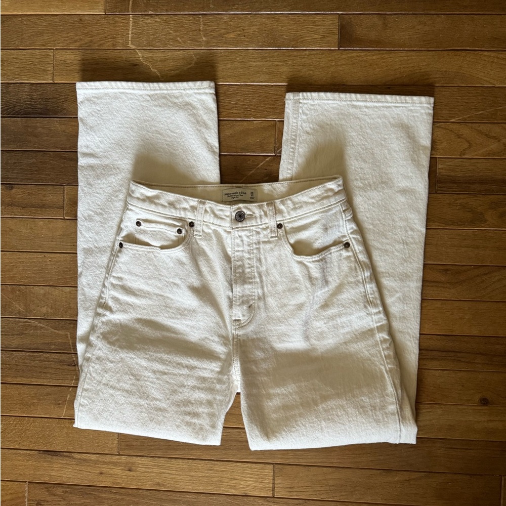 Abercrombie 90s Relaxed High Rise Jean size 6/28